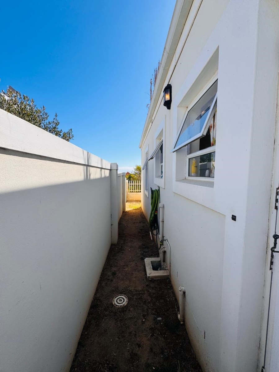 To Let 3 Bedroom Property for Rent in Fernwood Western Cape
